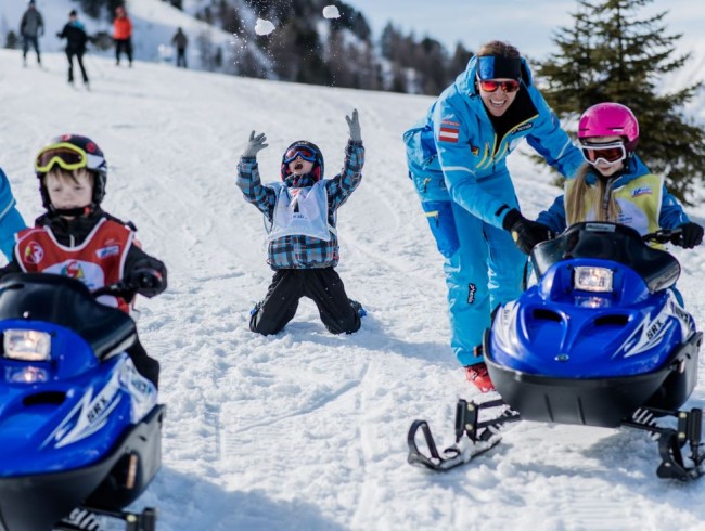Mini Skidoo fahren für die kleinsten Gäste in Obertauern