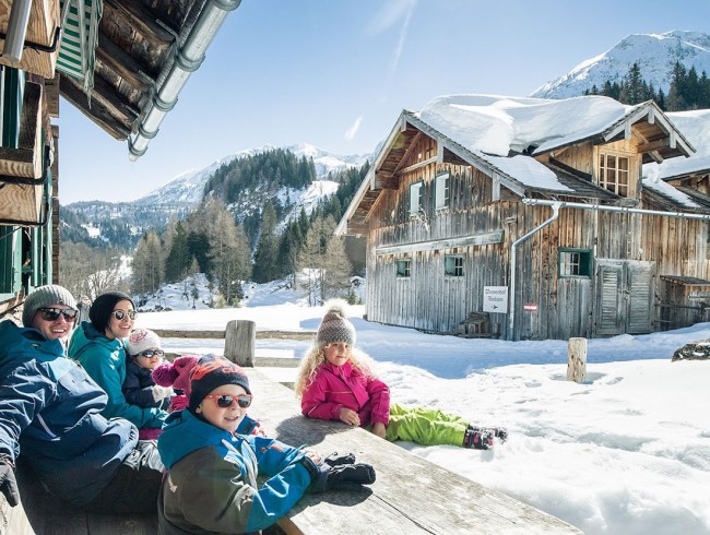 Winterwandern und die Wintersonne genießen  © TVB Obertauern