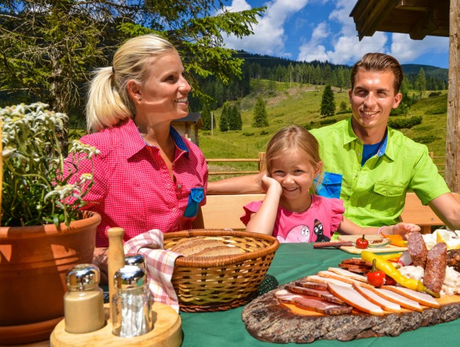 Hütteneinkehr beim Wandern in Obertauern © TVB Obertauern