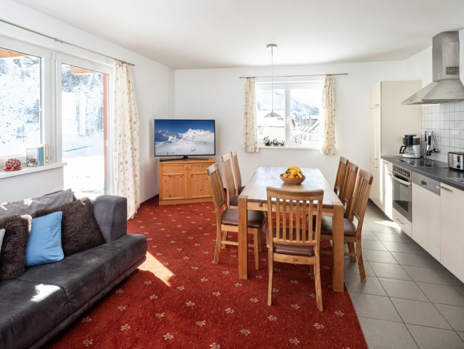 Wohnbeispiel: Wohnküche mit Esstisch im Appartement Freija